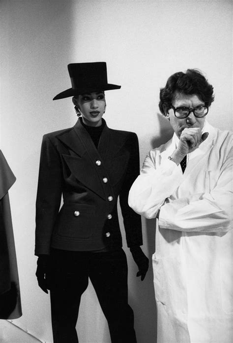 YVES SAINT LAURENT – FORMES, Décors et œuvres de 